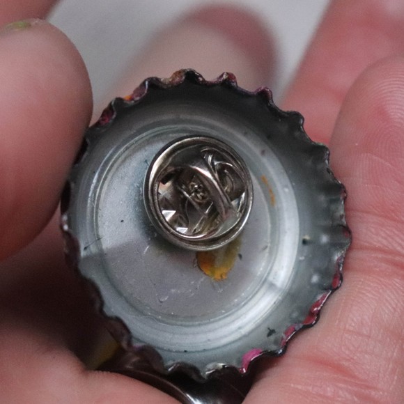 BOTTLE CAP PINBACK BUTTON - Picture 3 of 4